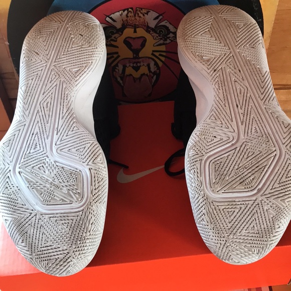 Nike zoom hyper speed court volleyball shoes black and white size 8 with box - Picture 3 of 6